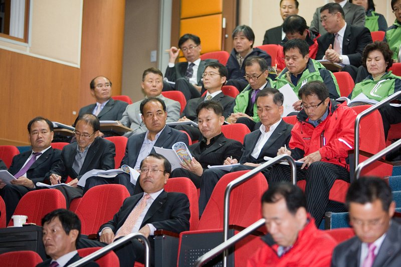 보고회에 참석하신 의원님들의 모습3