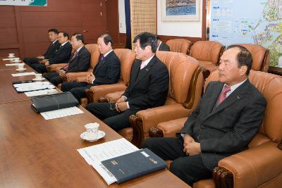 노사 단체협약 체결식에 참석하신 의원님들의 모습