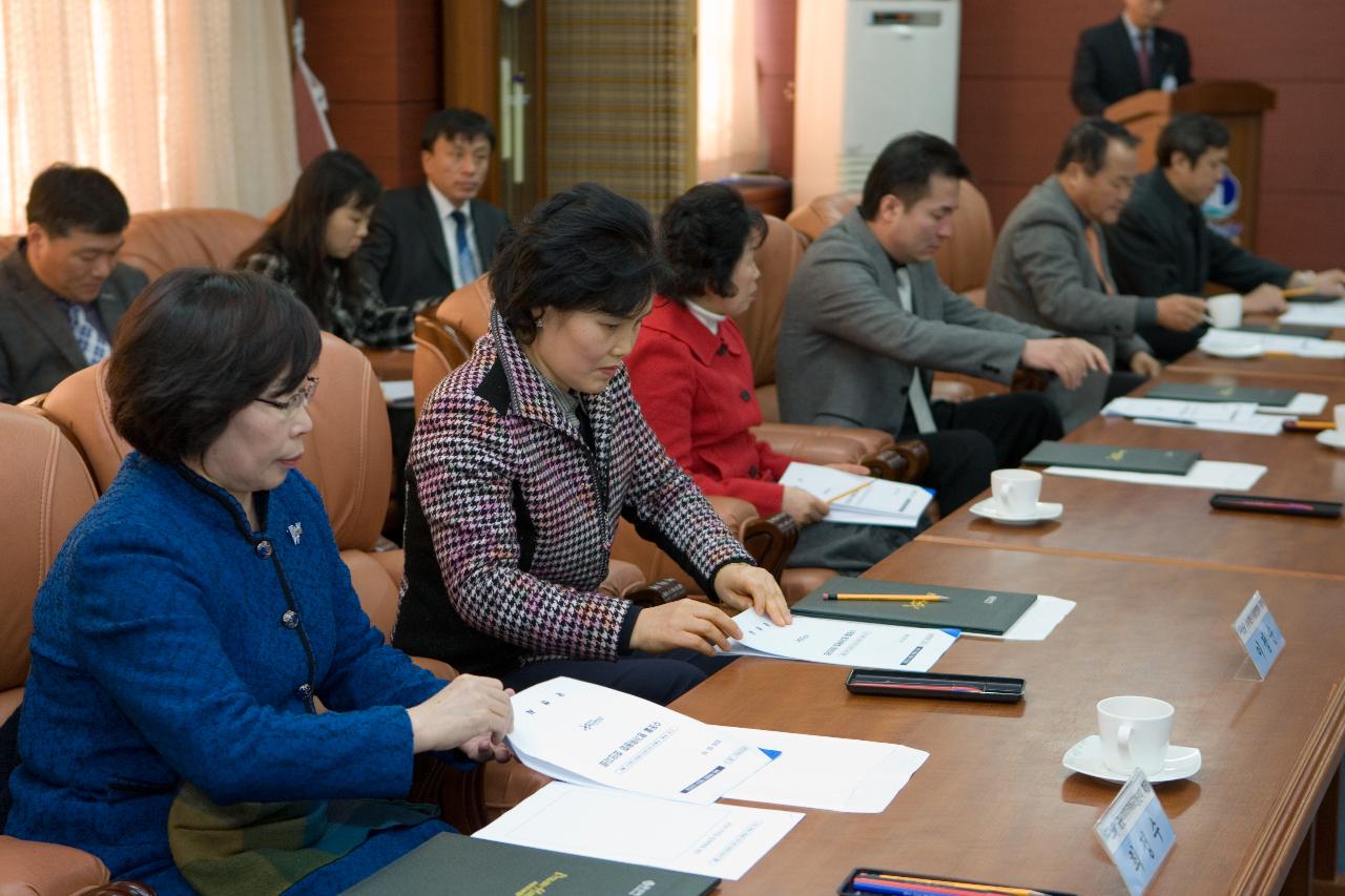 위촉식과 위원회 회의에 참가한 위원님들