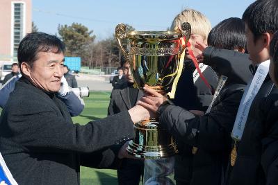 금석배 초등부 축구 우승트로피 전달식2