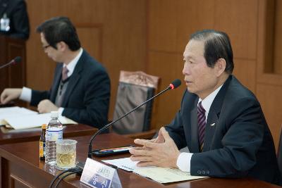 군산발전협의회 운영위원회 회의에 참석한 시장님