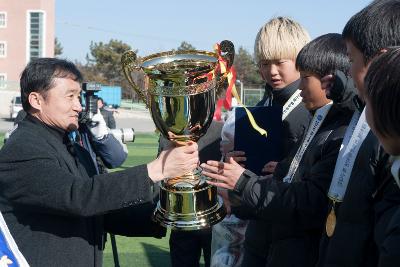 금석배 초등부 축구 우승트로피 전달식1