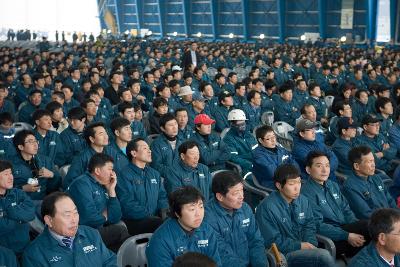 준공식에 참석한 현대중공업 직원들1