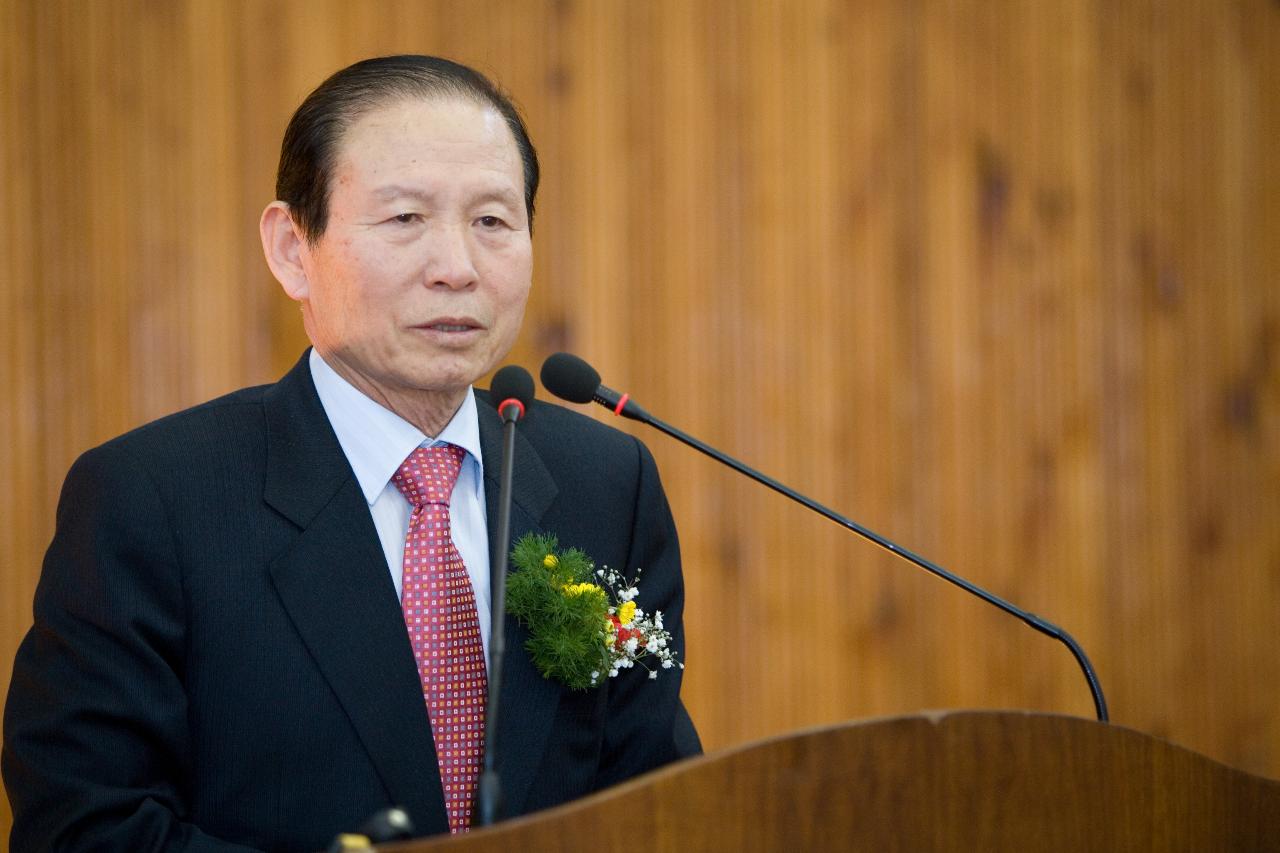 군장대 축구.야구부 창단식 축사 하시는 시장님2