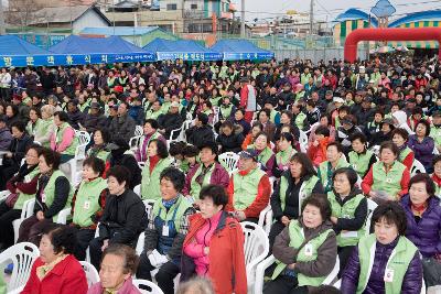 공설시장 재건축 기공식 행사장에 오신 관객들1