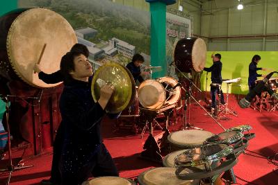 융복합 플라즈마 기공식 축하 난타공연1