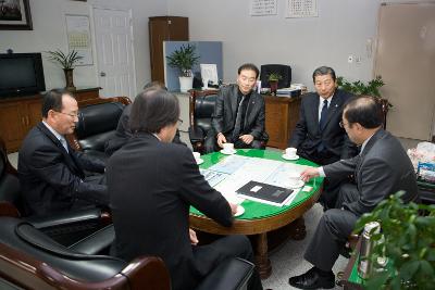 미국 타코마시 한인회장 일행과 부시장님께서 대화하시는 모습4