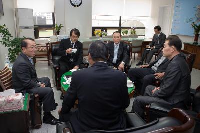 미국 타코마시 한인회장 일행과 부시장님께서 대화하시는 모습5