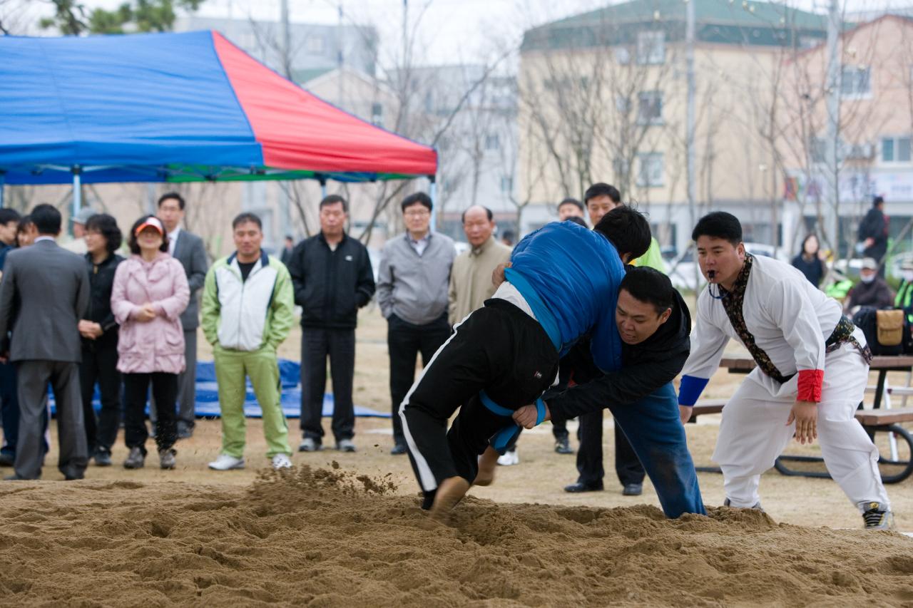 씨름 경기중인 남성선수들2