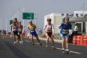 인라인을 타고 달리는 대회 참가자들1사진(00007)