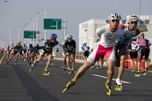 인라인을 타고 달리는 대회 참가자들2사진(00008)