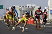 인라인을 타고 달리는 대회 참가자들5사진(00011)