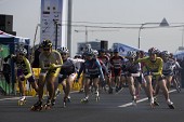 출발선에서 출발하는 새만금 인라인 마라톤 대회 선수들7사진(00019)