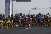 출발선에서 출발하는 새만금 인라인 마라톤 대회 선수들8사진(00020)