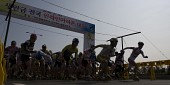 출발선에서 출발하는 새만금 인라인 마라톤 대회 선수들11사진(00023)