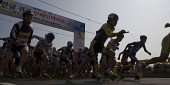 출발선에서 출발하는 새만금 인라인 마라톤 대회 선수들12사진(00024)