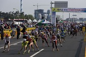 출발선에서 출발하는 새만금 인라인 마라톤 대회 선수들15사진(00027)