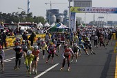 출발선에서 출발하는 새만금 인라인 마라톤 대회 선수들16사진(00028)