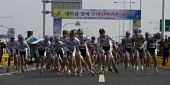 팀을 이뤄 출발하는 인라인 마라톤 대화 참가자들2사진(00030)