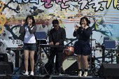 벚꽃 가요제 참가자가 노래부르는 모습4사진(00009)