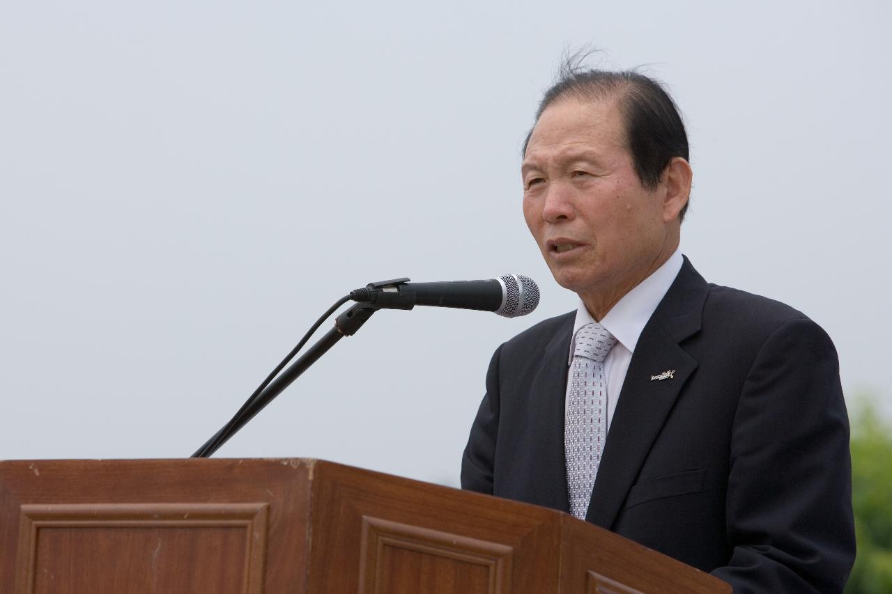 고군산 청년회 체육대회 인사말을 하고계시는 시장님