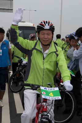 새만금 자전거 대행진에 참여한 시장님1