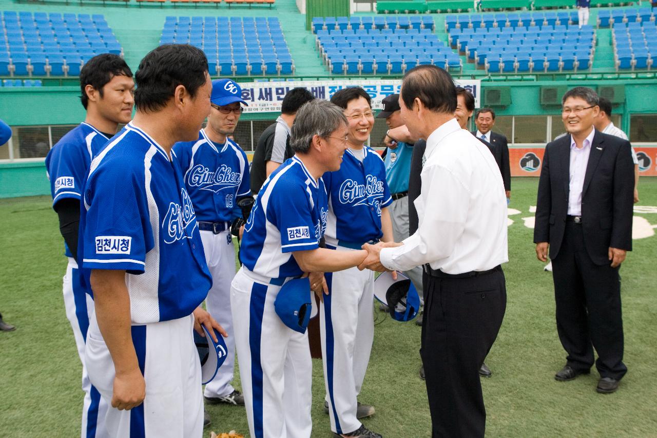 김천시청 선수들과 인사를 나누시는 시장님1