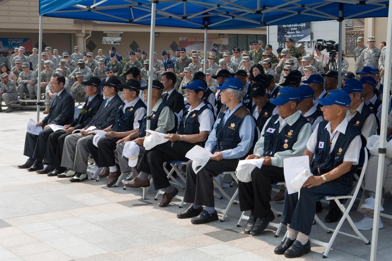 미공군 6.25참전 60주년 기념식에 참석한 국가유공자들