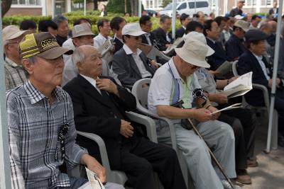 학도병전사자 추모제에 참석한 어르신들