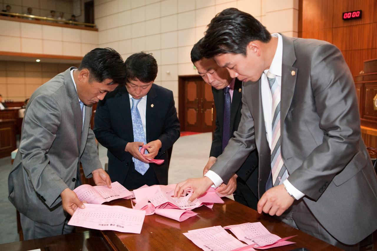 개표를 하는 의원님들2