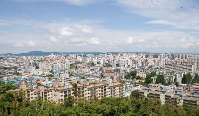 아파트 단지들이 늘어선 시가지 전경6