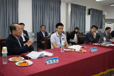 말씀하시는 이학진 부시장님과 학생과 이주호차관님의 모습