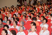 시민문화회관에서 열린 새만금아카데미 축하 남성합창공연을 보고있는 아카데미참석자들의 모습1사진(00003)