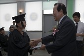 졸업장을 받는 졸업생들4사진(00009)