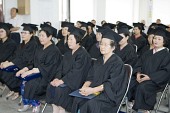 졸업식 축사를 하시는 시장님을 보는 졸업생들의 모습6사진(00019)