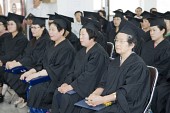 졸업식 축사를 하시는 시장님을 보는 졸업생들의 모습7사진(00020)