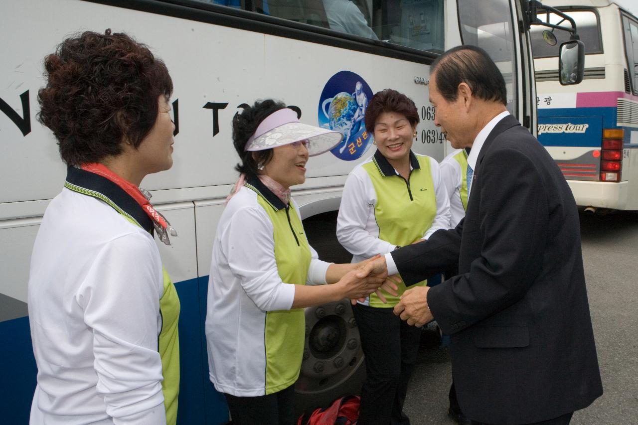 생활개선협의회 한마음대회 참가자 격려