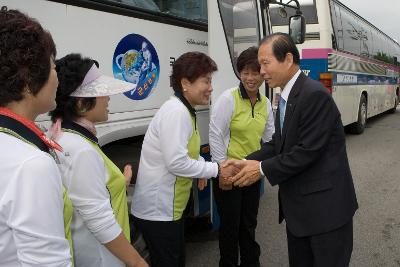 생활개선협의회 한마음대회 참가자 격려