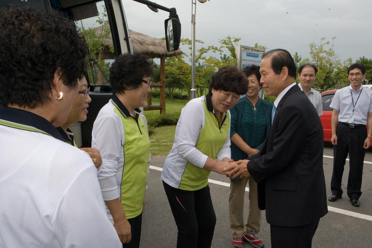 생활개선협의회 한마음대회 참가자 격려