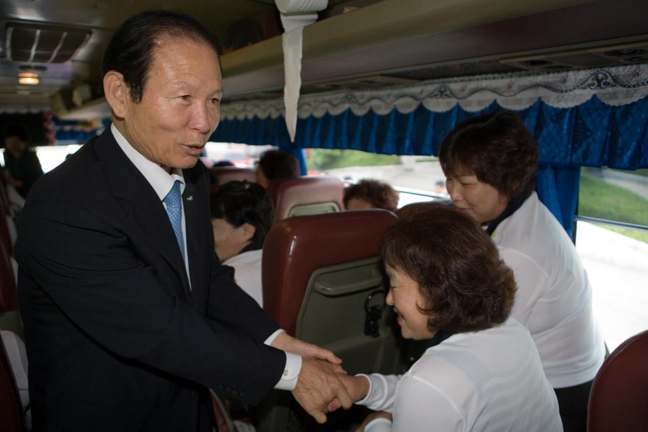 생활개선협의회 한마음대회 참가자 격려