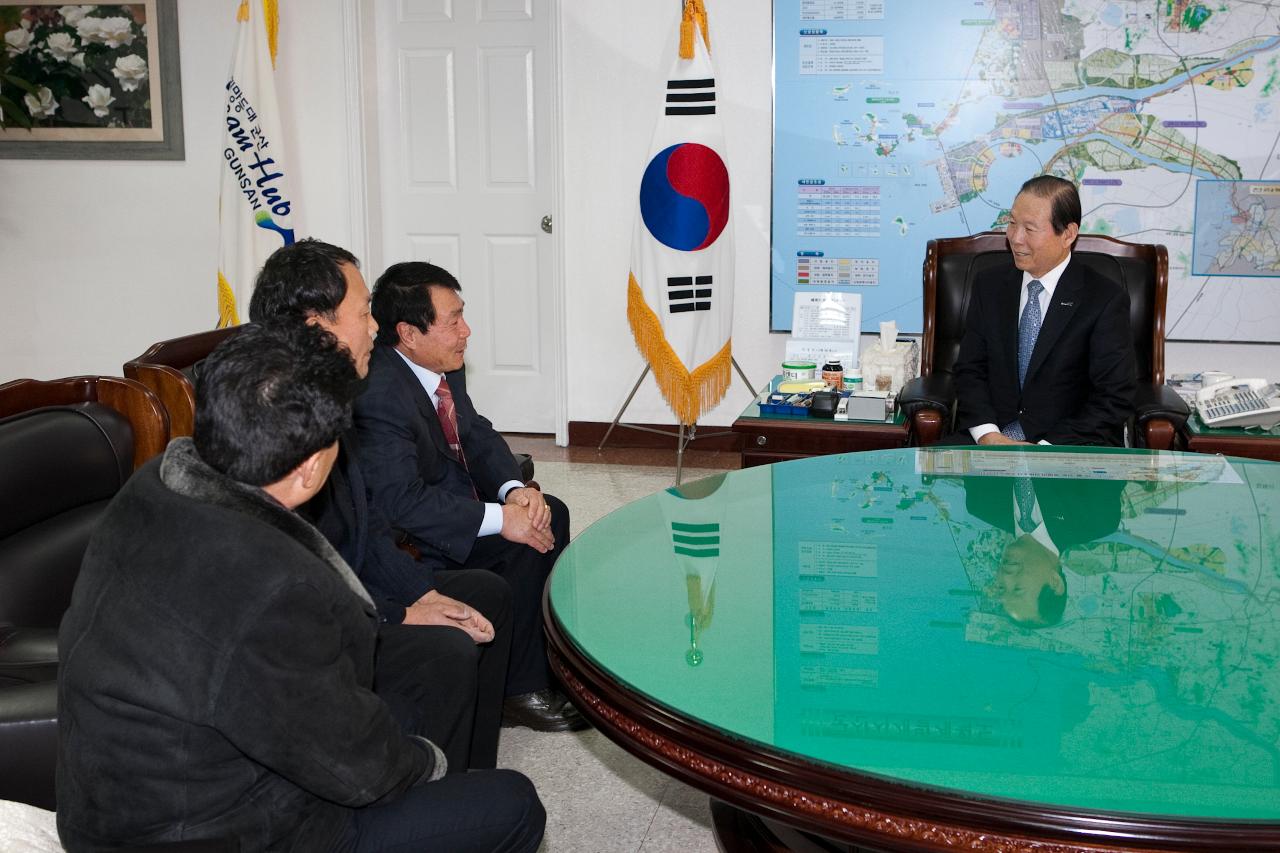 OB축구회 이웃돕기 성금기탁