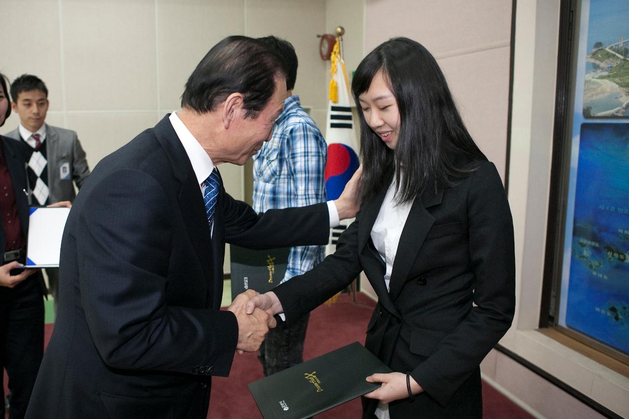 우수중학생 및 예체능 장학증서 수여