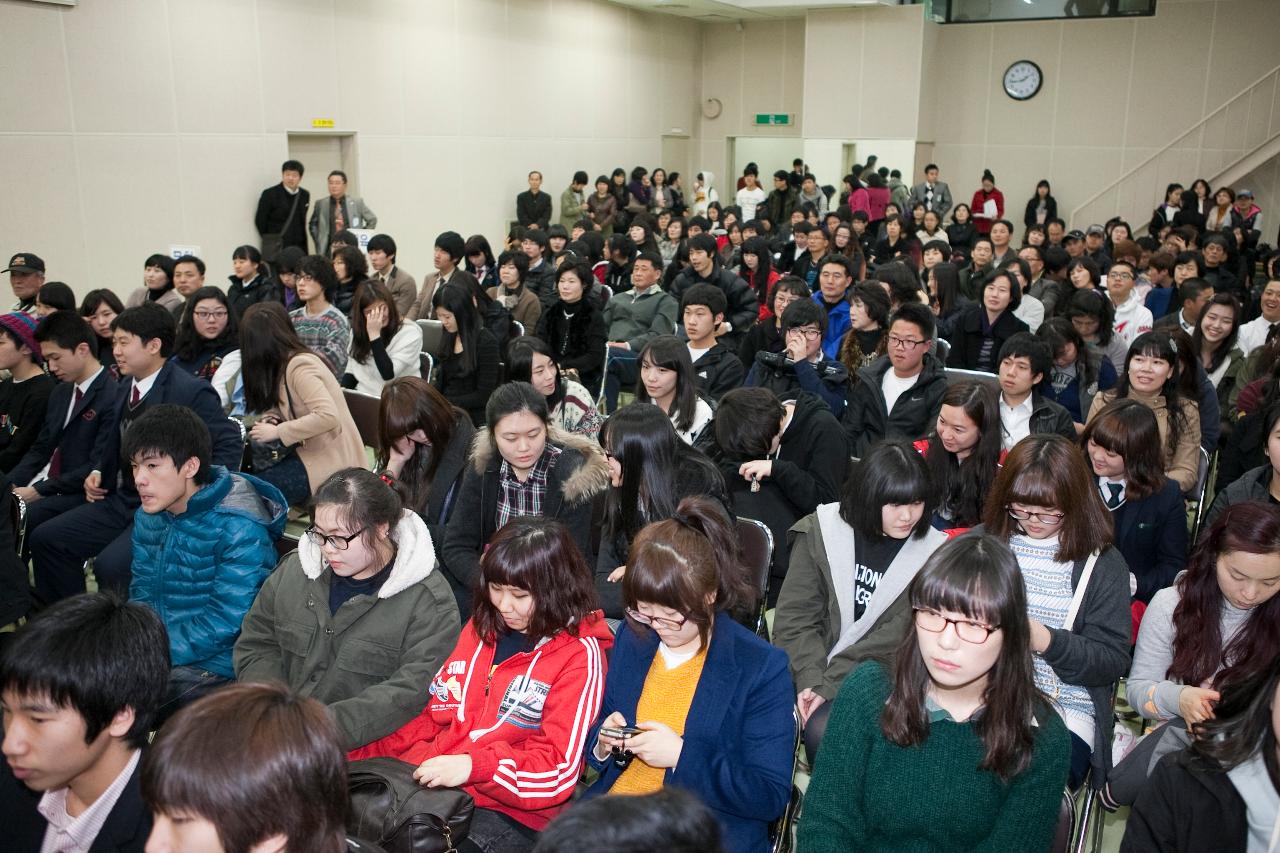 우수중학생 및 예체능 장학증서 수여