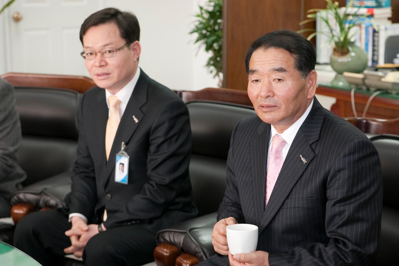 구암동 자생단체 및 직원일동 장학기금 전달