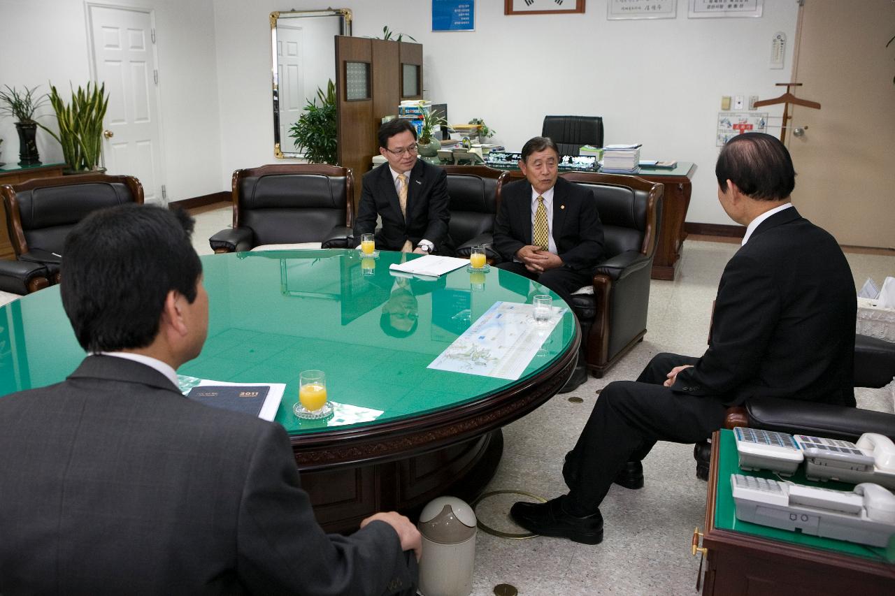 구암동 오익수강사 장학금 기탁