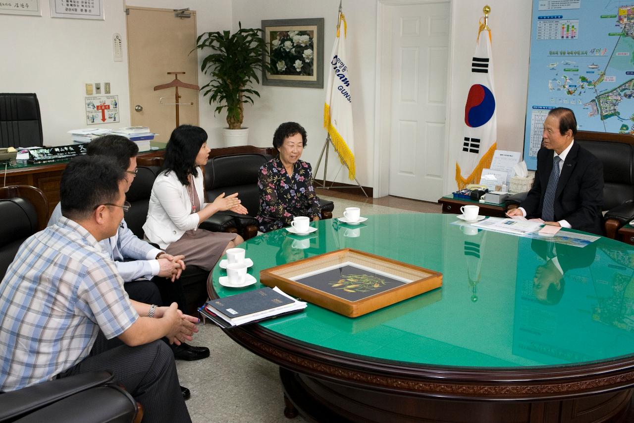 늘푸른학교 문해수강생 작품 전달