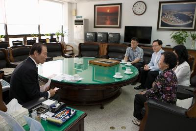 늘푸른학교 문해수강생 작품 전달