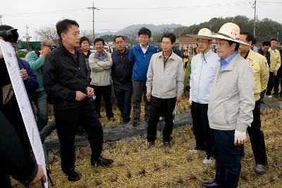 농림수산식품부장관 벼베기 현장방문