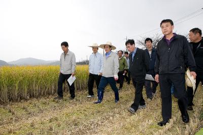 농림수산식품부장관 벼베기 현장방문