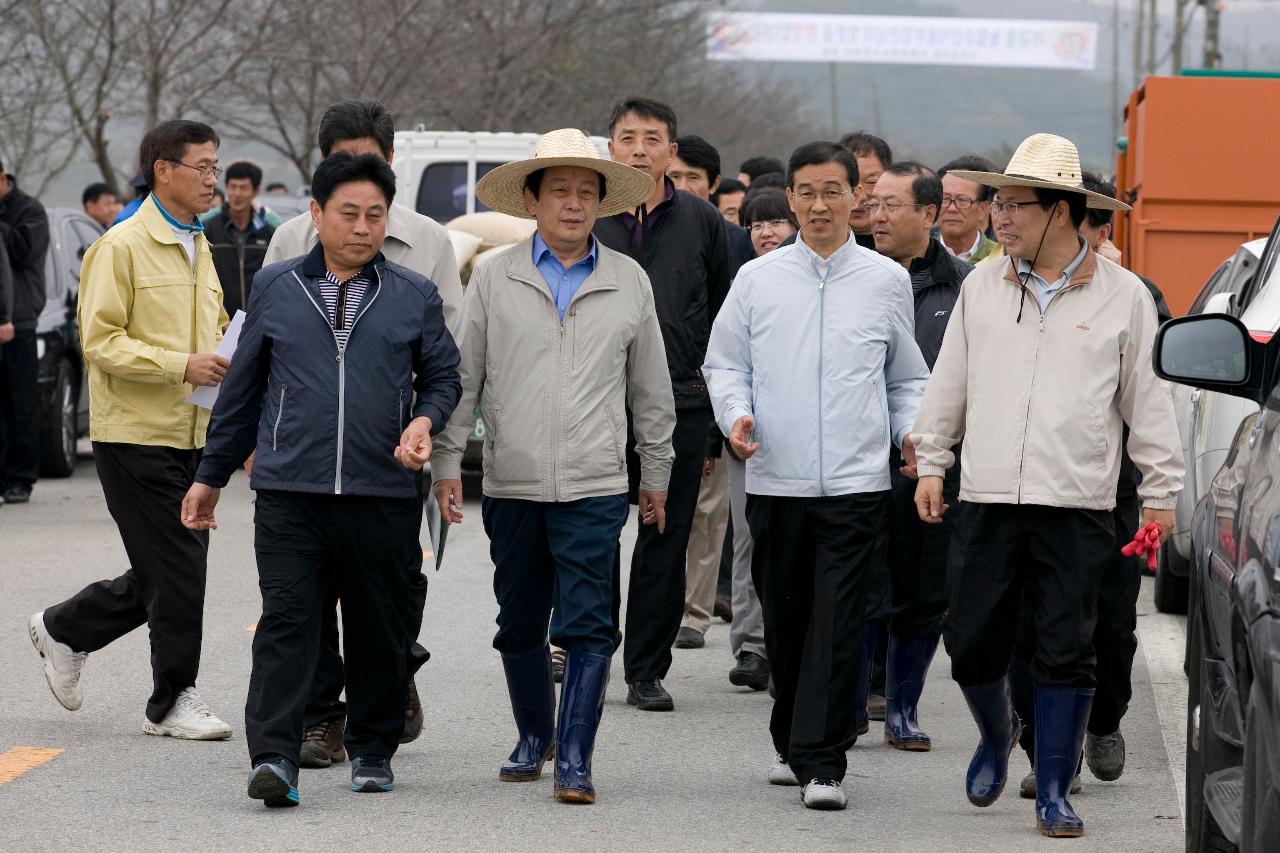 농림수산식품부장관 벼베기 현장방문